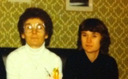 Moster Berit och mamma 1979