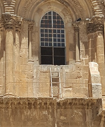 Status-quo-stegen vid Heliga gravens kyrka, Jerusalem Status-quo-stegen vid Heliga gravens kyrka, Jerusalem