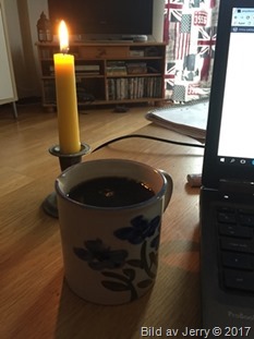 25 april 2017 Kaffe, ljus och dator