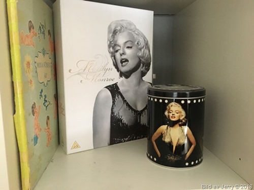 Marilyn i en av "gluggarna"