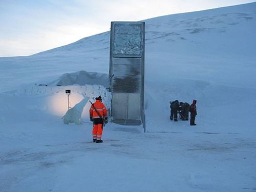 Domedagsvalvet på Svalbard ser ut som en jättestor stationär dator!