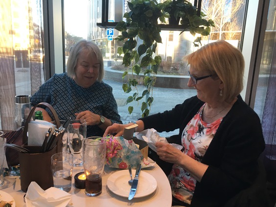 Gunilla och Eva på Pongo