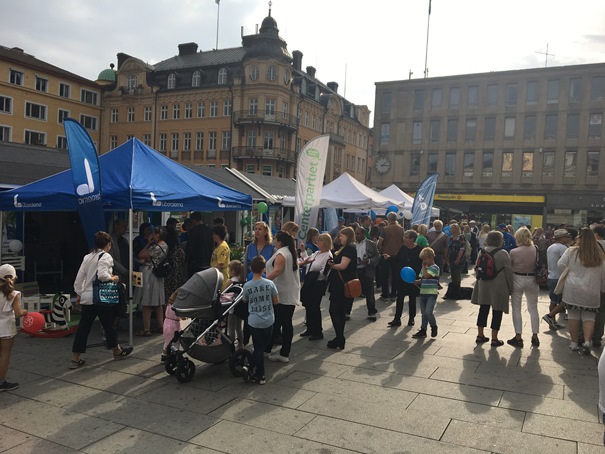 180908 Stora Torget blåa